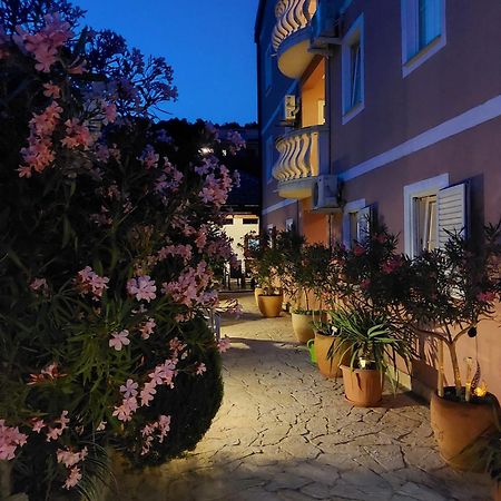 Apartments Ljubo スタリー・グラード エクステリア 写真