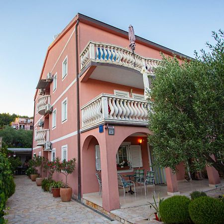 Apartments Ljubo スタリー・グラード エクステリア 写真