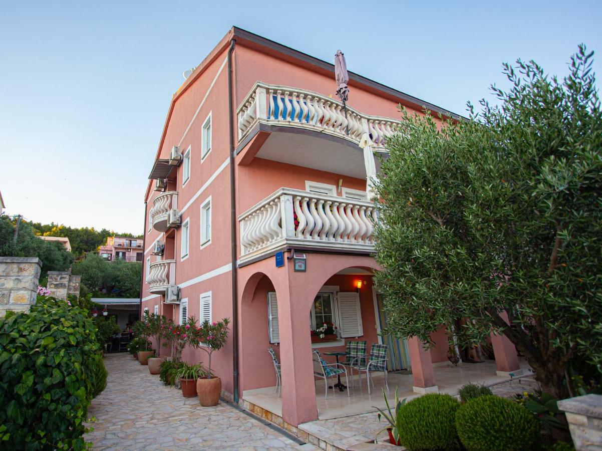 Apartments Ljubo スタリー・グラード エクステリア 写真