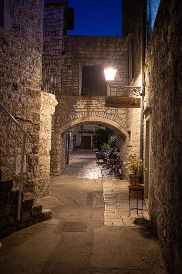 Apartments Ljubo スタリー・グラード エクステリア 写真
